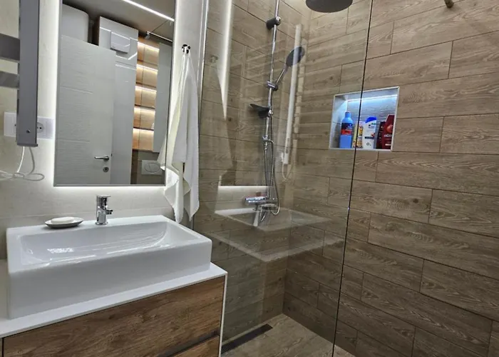 Katarina C67 Lux, Silver Lake, Srebrno Jezero, Veliko Gradiste * Ostrovo